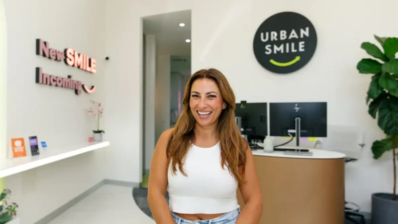 Zoe George aka thesubtlemummy at Urban Smile Hawthorn after finishing clear aligner treatment