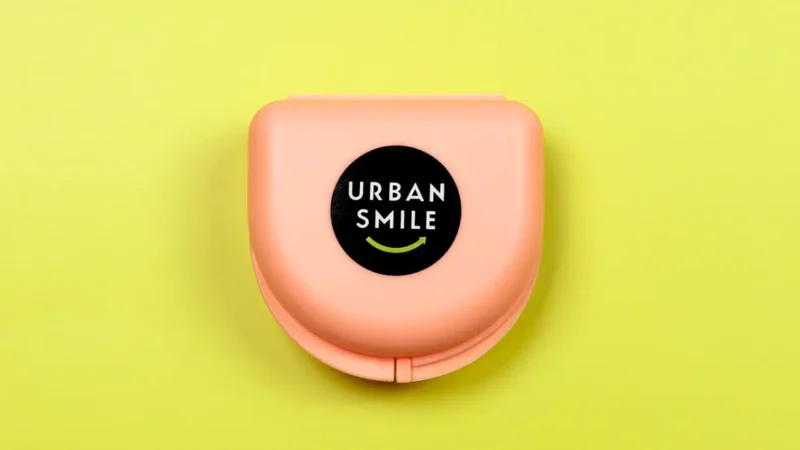 Urban Smile pink retainer case